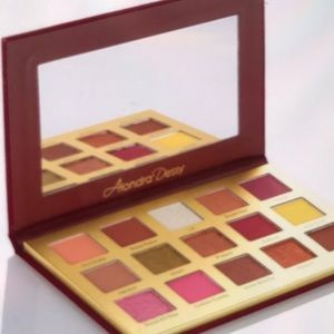 Alondra Dessy Glamlite luxury eyeshadow palette